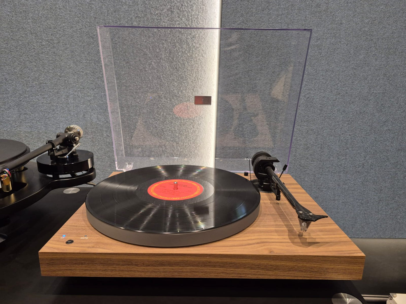 Pro-Ject X1 B Turntable - Pre-Owned