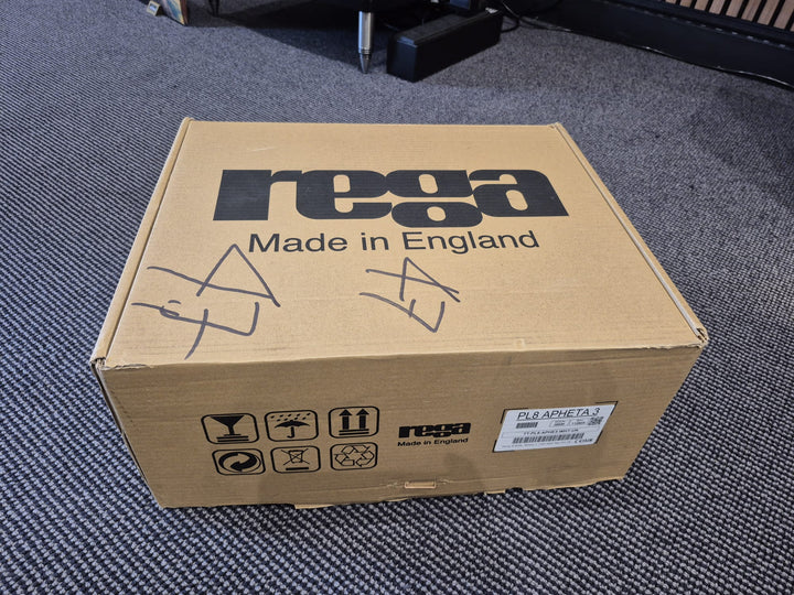 Rega Planar 8 Turntable - Pre-Owned