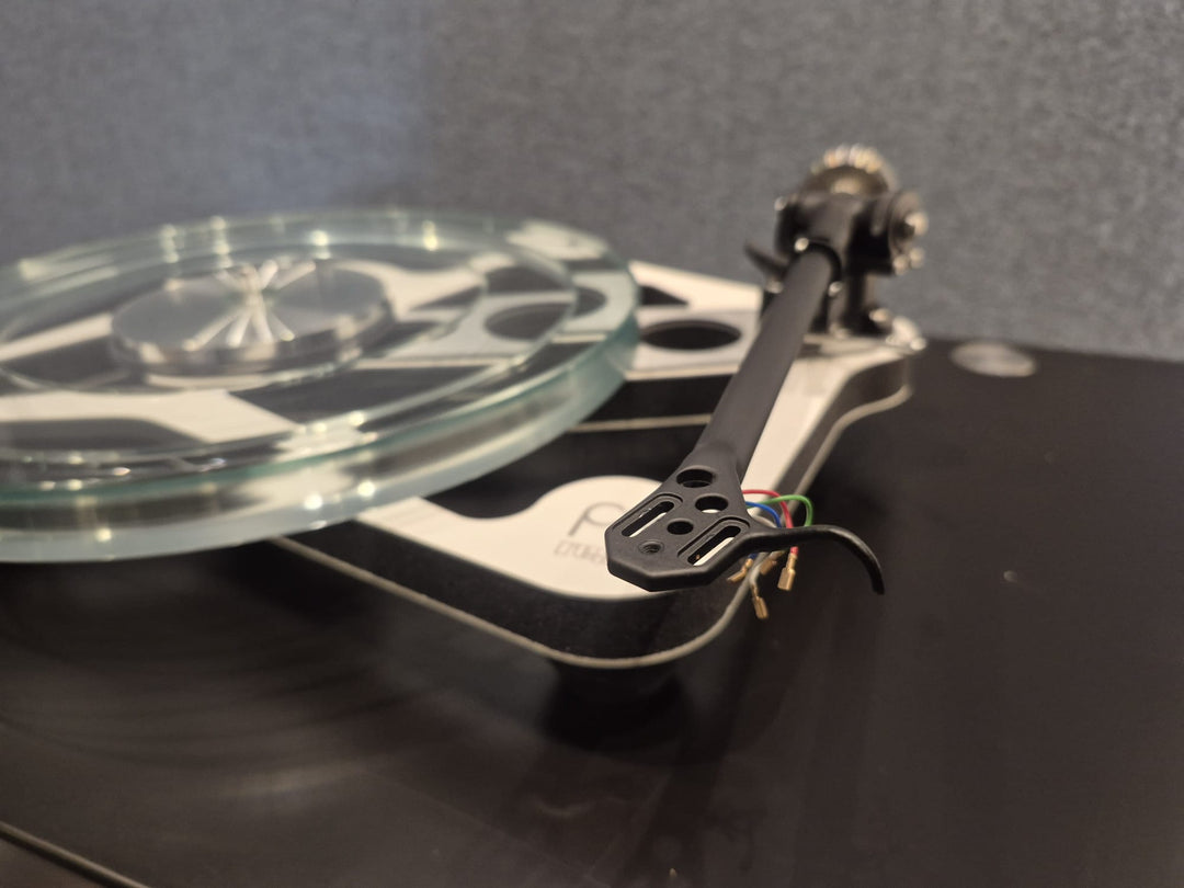 Rega Planar 8 Turntable - Pre-Owned