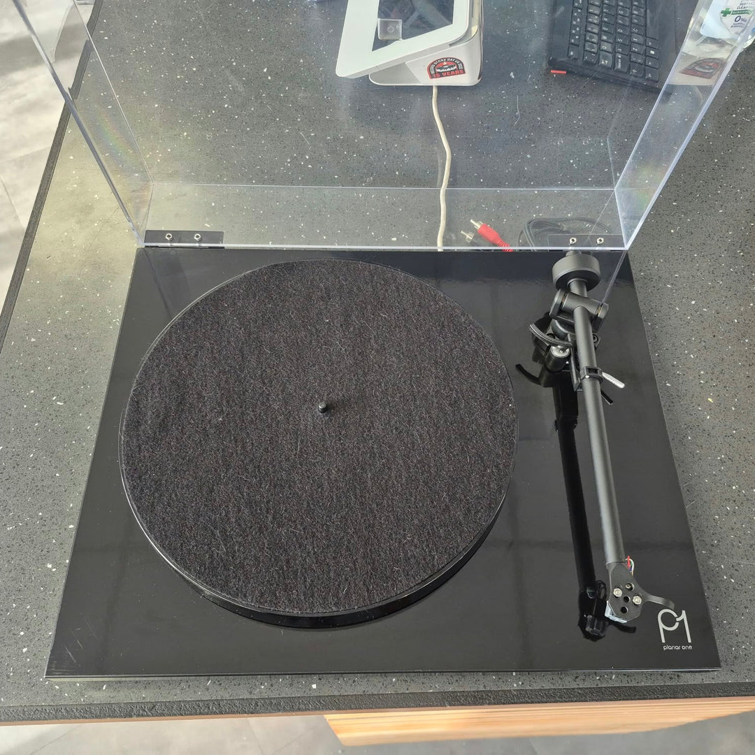 Rega Planar 1 Turntable in Gloss Black w/ Carbon Pro - Pre-Owned