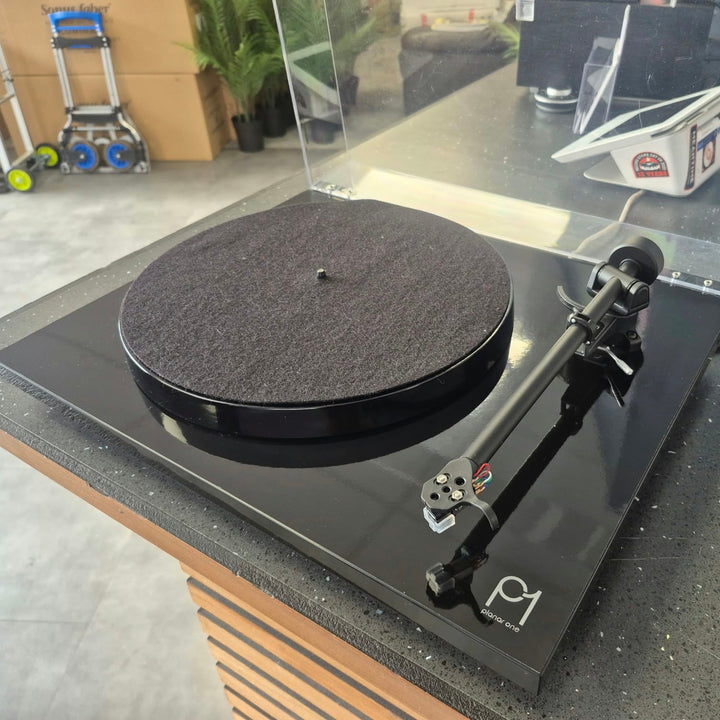 Rega Planar 1 Turntable in Gloss Black w/ Carbon Pro - Pre-Owned