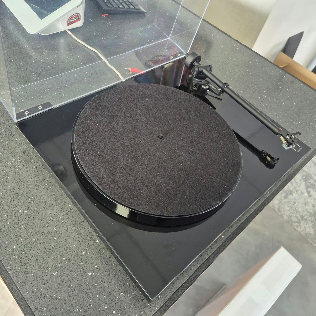 Rega Planar 1 Turntable in Gloss Black w/ Carbon Pro - Pre-Owned