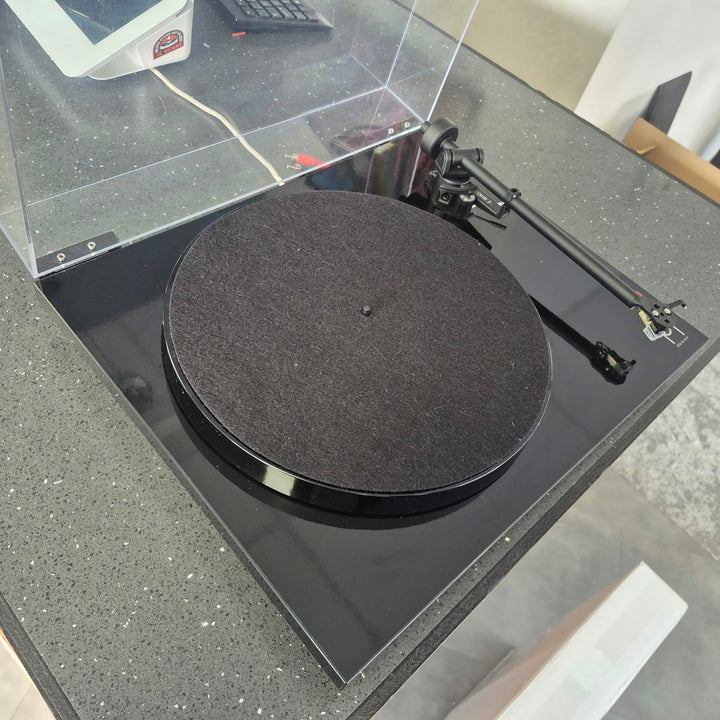 Rega Planar 1 Turntable in Gloss Black w/ Carbon Pro - Pre-Owned