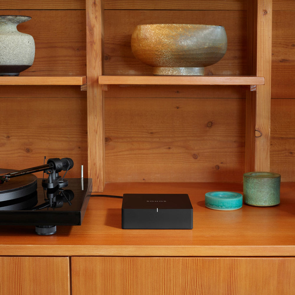 The sonos port looks compact and discreet on this shelf