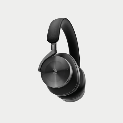 The ultimate headphones for travellers. Beoplay H95 features exceptional adaptive active noise cancellation that provides you with peaceful silence in any environment. 